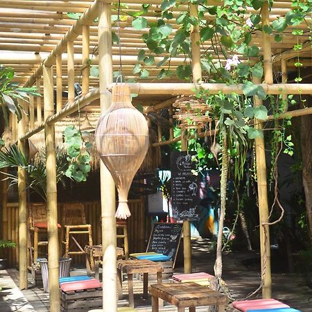 Mango Tree House 호텔 길리트라왕안 외부 사진